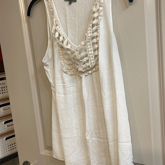 White Womens’ sleeveless top - Picture 4 of 8